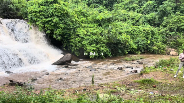 Gadgada Waterfall & Temple Chatikona (4)